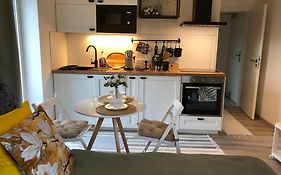 Cozy Apartment Prague Airport- 5 Minute Drive From Airport